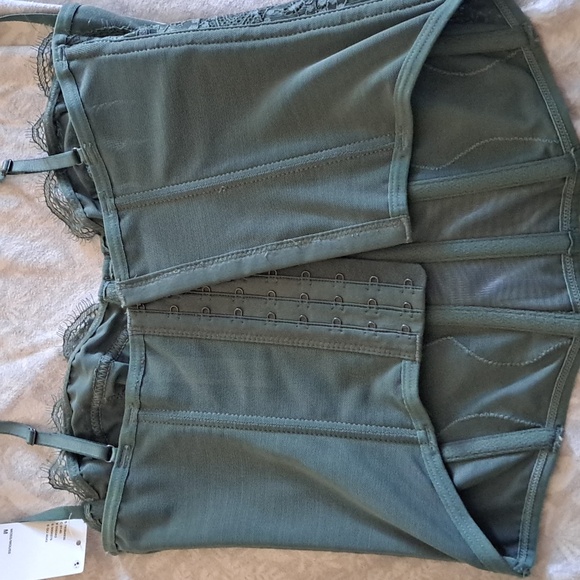 NWT URBAN OUTFITTERS TOP - Picture 2 of 2